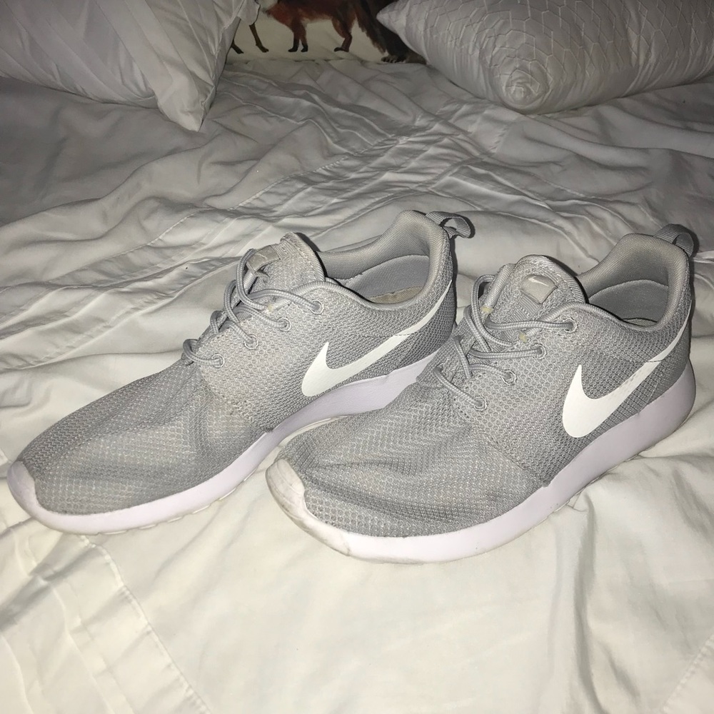 Nike Roshe Runs: Grey